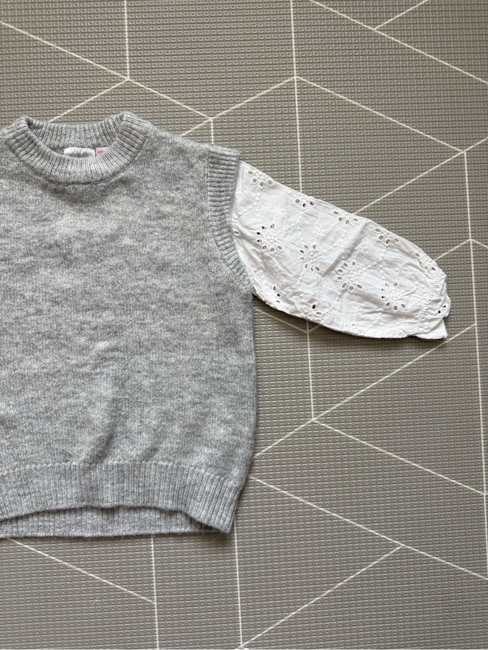 Zara|Baby girl/toddler Crewneck Gray Sweater Vest with White Eyelet Sleeves•3-4T